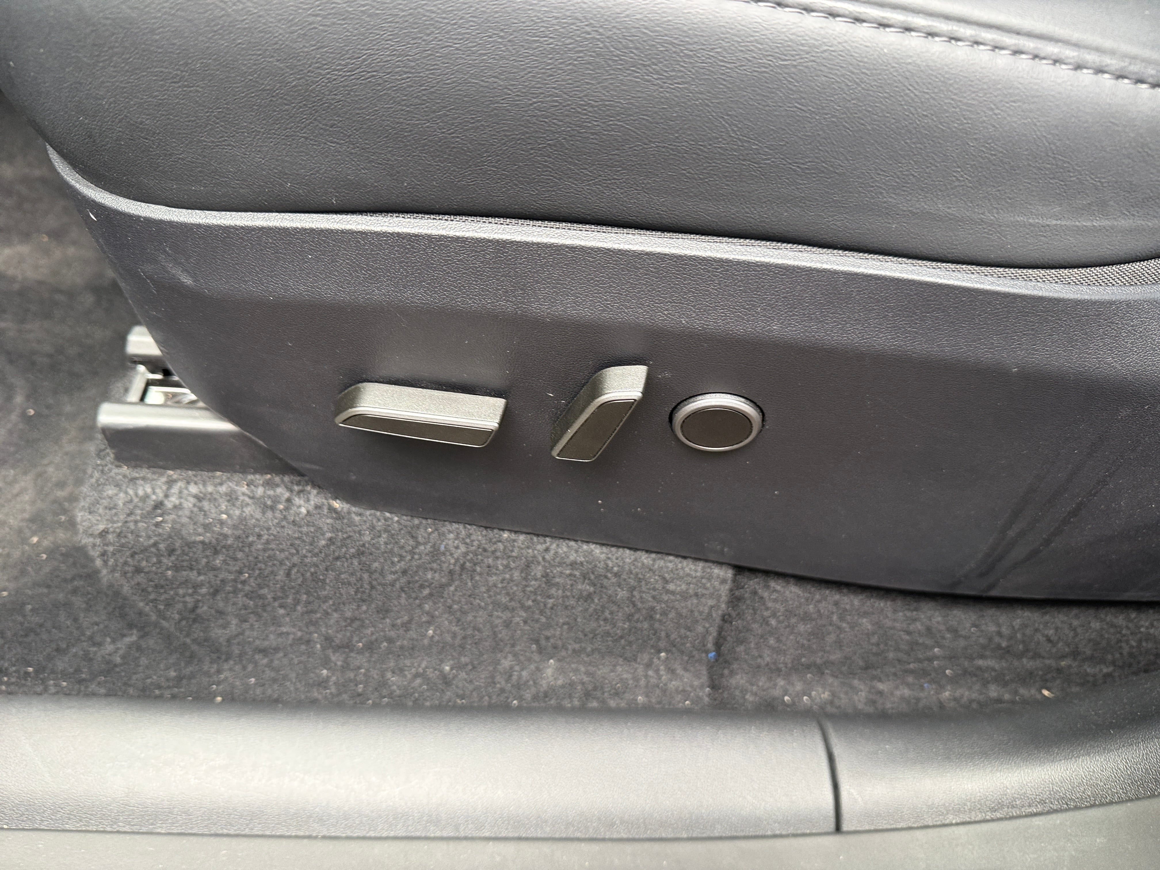 tesla model y 2025 7SAYGDEE6SA354183 image tesla model y 2025 7SAYGDEE6SA354183 image